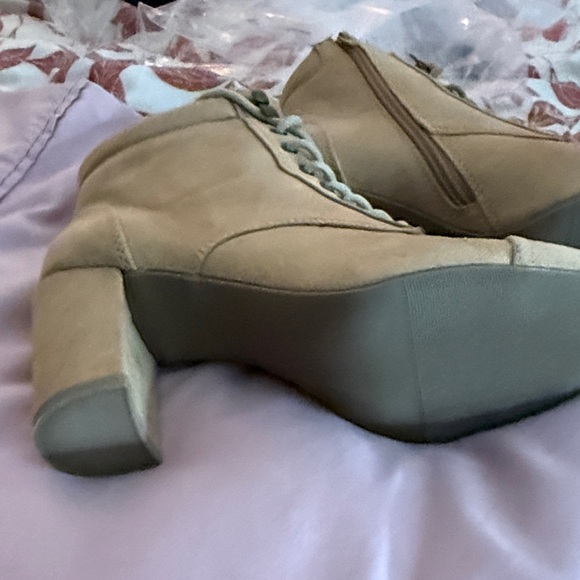 Madden Girl Tan Lace-Up Heeled Boots - Picture 4 of 6